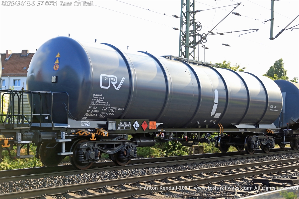 807843618-5_37 0721 Zans On Rail.JPG